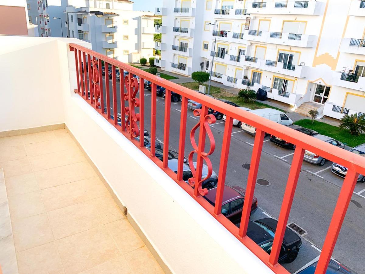 Apartamento T2 Carvoeiro-Lagoa Precos Acessiveis Apartment Bagian luar foto